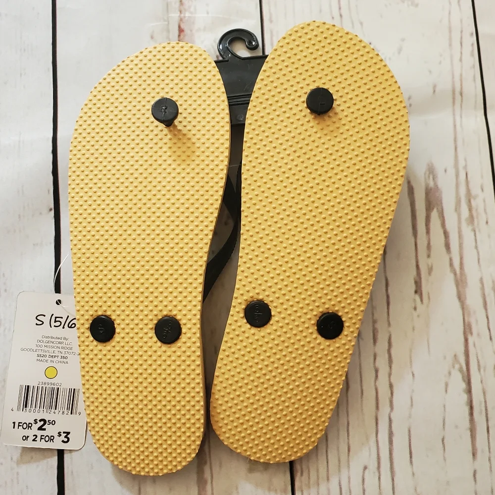 Women's leopard print flip flops size Small 5/6